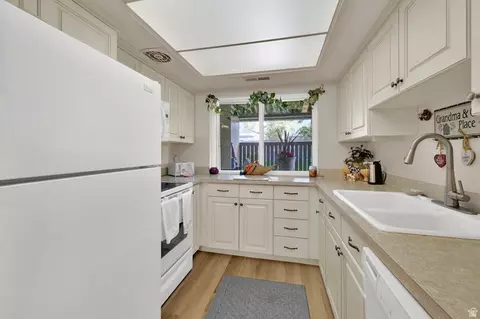 Kitchen - 351 E Peach Ln, Bountiful, UT 84010 photo 3 of 3