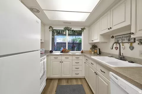 Kitchen - 351 E Peach Ln, Bountiful, UT 84010 photo 2 of 3