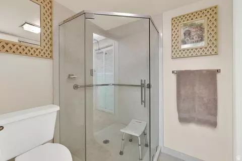 Bath - 351 E Peach Ln, Bountiful, UT 84010 photo 1 of 2