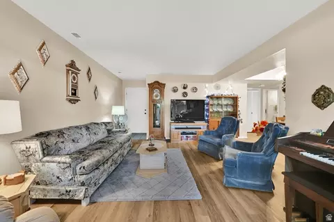 Living - 351 E Peach Ln, Bountiful, UT 84010 photo 4 of 4