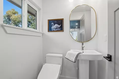 Bath - 4554 S Willow Rd, Holladay, UT 84124 photo 4 of 5