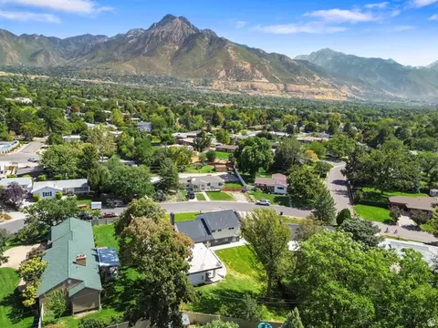 View/Area - 4554 S Willow Rd, Holladay, UT 84124 photo 5 of 8