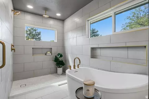 Bath - 4554 S Willow Rd, Holladay, UT 84124 photo 3 of 5