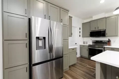 Kitchen - 183 N Matt Dillon Trl, Central, UT 84722 photo 2 of 3