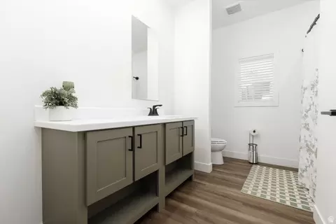 Bath - 183 N Matt Dillon Trl, Central, UT 84722 photo 1 of 4