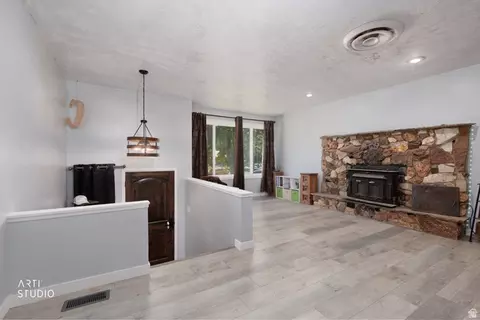 Living - 550 S 100 E, Payson, UT 84651 photo 1 of 4