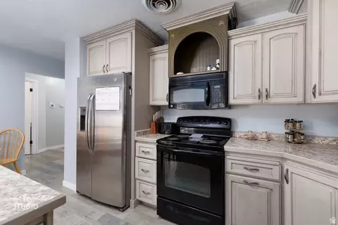 Kitchen - 550 S 100 E, Payson, UT 84651 photo 3 of 4