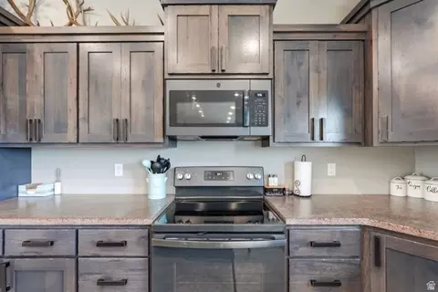 Kitchen - 251 Eagle Way, Preston, ID 83263 photo 3 of 4