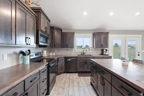 Kitchen - 251 Eagle Way, Preston, ID 83263 photo 4 of 4