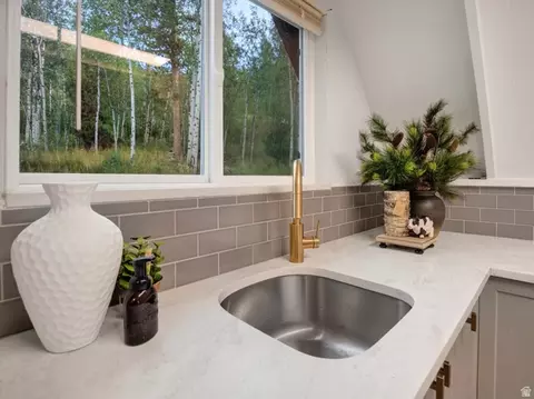 Kitchen - 3398 River Vu Rd, Oakley, UT 84055 photo 4 of 7