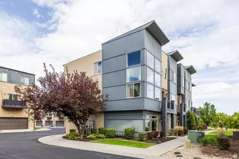 Exterior - 22 W Tytus Dr S, Murray, UT 84107 photo 2 of 6