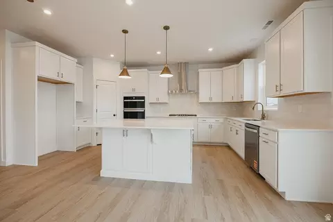Kitchen - 1089 E Blackfeet Dr #518, Eagle Mountain, UT 84005 photo 1 of 3