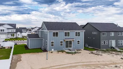 Exterior - 1089 E Blackfeet Dr #518, Eagle Mountain, UT 84005 photo 3 of 4
