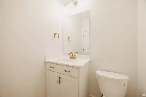 Bath - 1089 E Blackfeet Dr #518, Eagle Mountain, UT 84005 photo 1 of 4