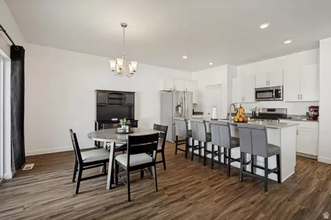 Dining - 995 E Mecham Ave #122, Layton, UT 84040 photo 1 of 2