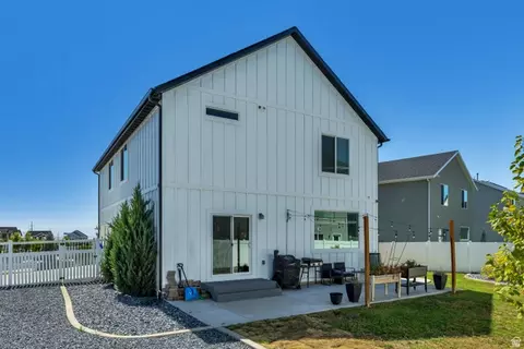 Exterior - 995 E Mecham Ave #122, Layton, UT 84040 photo 3 of 5
