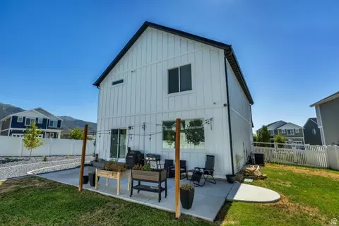 Exterior - 995 E Mecham Ave #122, Layton, UT 84040 photo 2 of 5