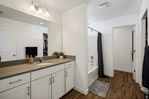 Bath - 995 E Mecham Ave #122, Layton, UT 84040 photo 1 of 4