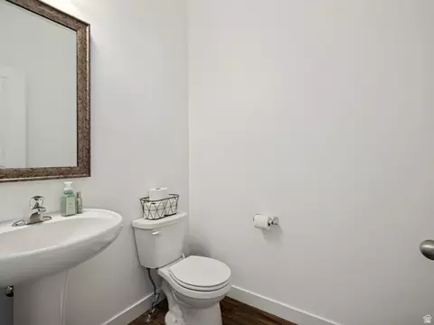 Bath - 995 E Mecham Ave #122, Layton, UT 84040 photo 4 of 4