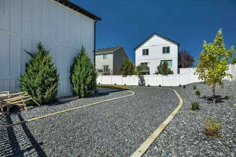 Exterior - 995 E Mecham Ave #122, Layton, UT 84040 photo 5 of 5