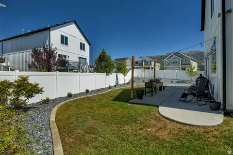Exterior - 995 E Mecham Ave #122, Layton, UT 84040 photo 4 of 5