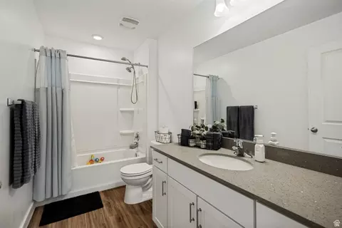 Bath - 995 E Mecham Ave #122, Layton, UT 84040 photo 3 of 4