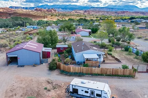 View/Area - 1885 Plateau Cir, Moab, UT 84532 photo 2 of 4