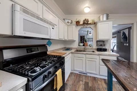 Kitchen - 1885 Plateau Cir, Moab, UT 84532 photo 3 of 4
