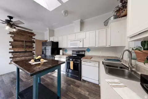 Kitchen - 1885 Plateau Cir, Moab, UT 84532 photo 4 of 4