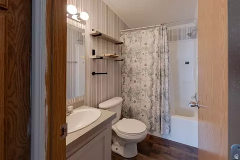 Bath - 1885 Plateau Cir, Moab, UT 84532 photo 3 of 3