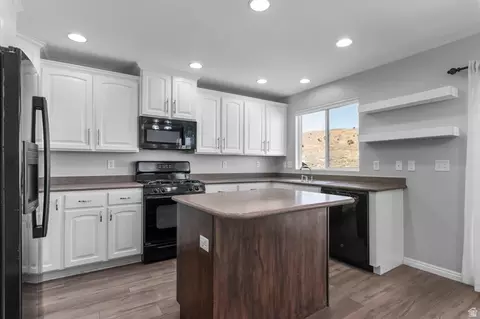 Kitchen - 2809 E Hideout Dr N, Eagle Mountain, UT 84005 photo 2 of 3