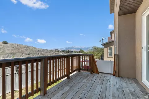 Exterior - 2809 E Hideout Dr N, Eagle Mountain, UT 84005 photo 4 of 6