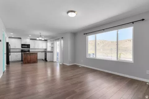 Living - 2809 E Hideout Dr N, Eagle Mountain, UT 84005 photo 3 of 4