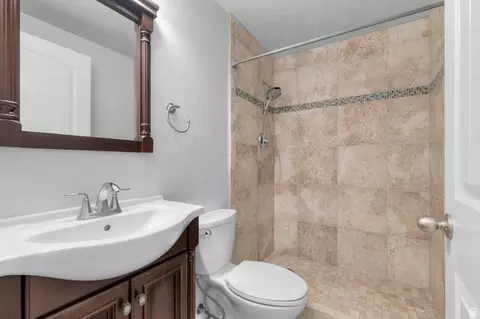 Bath - 2809 E Hideout Dr N, Eagle Mountain, UT 84005 photo 3 of 3