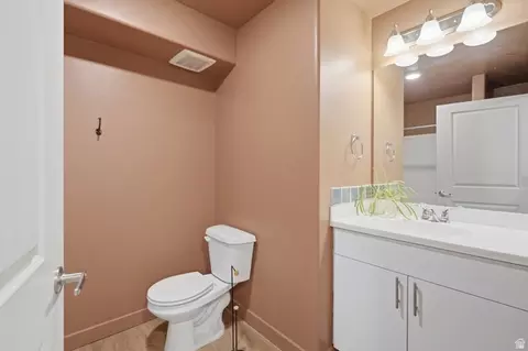 Bath - 1140 W 950 N #E203, Orem, UT 84057 photo 1 of 1