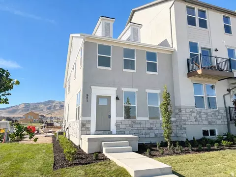 921 W Halvorsen Pkwy #221, Saratoga Springs, UT 84045
