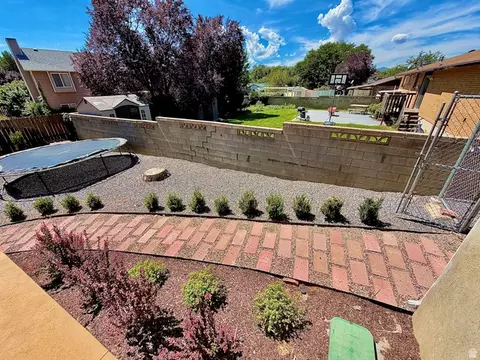 Exterior - 916 E Sunburn Ln, Sandy, UT 84094 photo 8 of 10