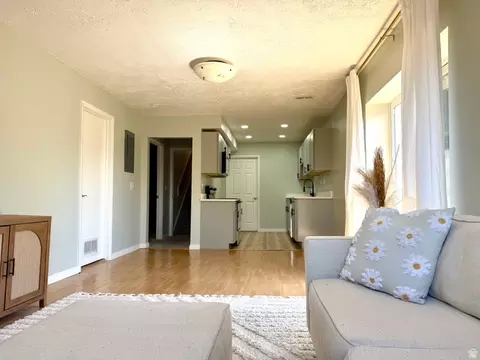 Living - 916 E Sunburn Ln, Sandy, UT 84094 photo 6 of 6