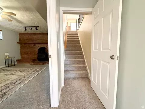 Entry Way - 916 E Sunburn Ln, Sandy, UT 84094 photo 2 of 3