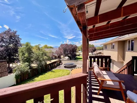 Exterior - 916 E Sunburn Ln, Sandy, UT 84094 photo 3 of 10