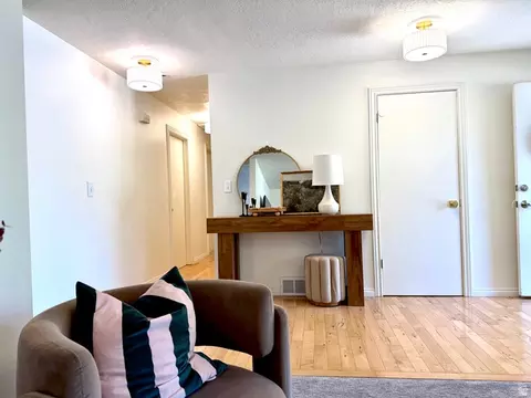 Entry Way - 916 E Sunburn Ln, Sandy, UT 84094 photo 1 of 3