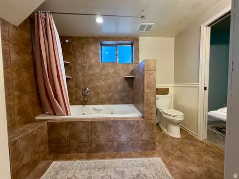 Bath - 916 E Sunburn Ln, Sandy, UT 84094 photo 1 of 4