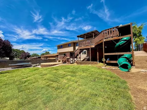 Exterior - 916 E Sunburn Ln, Sandy, UT 84094 photo 9 of 10