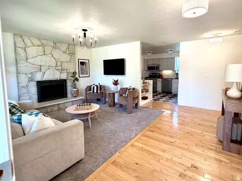 Living - 916 E Sunburn Ln, Sandy, UT 84094 photo 2 of 6