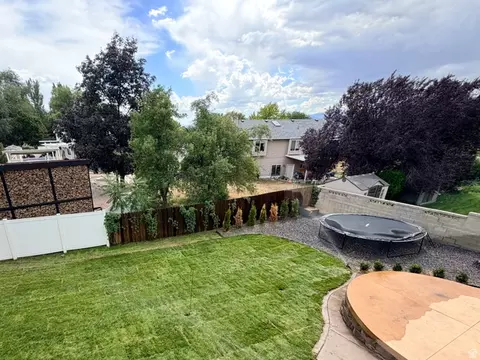 Exterior - 916 E Sunburn Ln, Sandy, UT 84094 photo 2 of 10