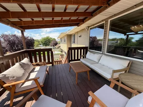 Exterior - 916 E Sunburn Ln, Sandy, UT 84094 photo 4 of 10