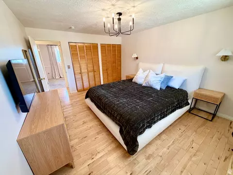 Bedroom - 916 E Sunburn Ln, Sandy, UT 84094 photo 3 of 5