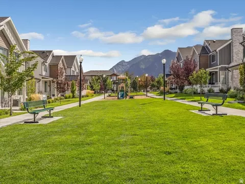 Exterior - 10554 S Bay Meadow Dr E #2, Sandy, UT 84092 photo 6 of 15