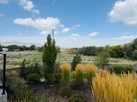 Exterior - 10554 S Bay Meadow Dr E #2, Sandy, UT 84092 photo 11 of 15