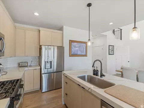 Kitchen - 10554 S Bay Meadow Dr E #2, Sandy, UT 84092 photo 3 of 5